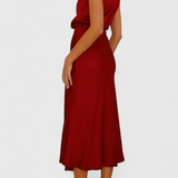 Vestido Elegante de Cuello Halter Drapeado