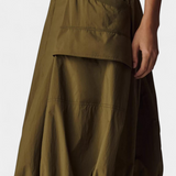 Vestido Midi con Dobladillo de Burbujas y Corsé Ajustado