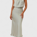 Vestido Elegante de Cuello Halter Drapeado