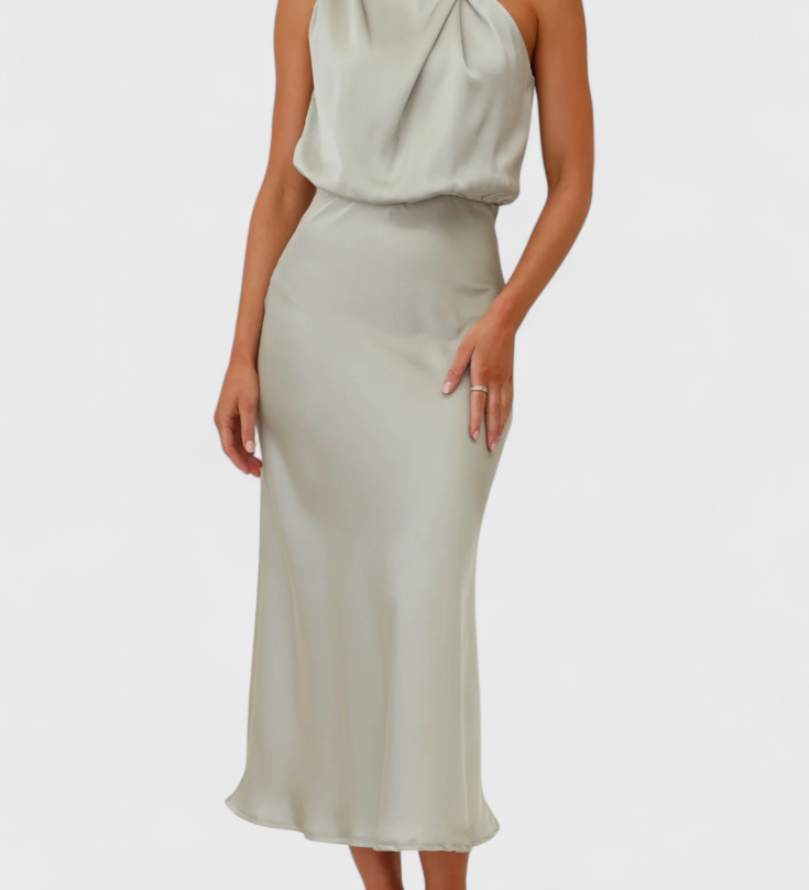Vestido Elegante de Cuello Halter Drapeado