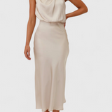 Vestido Elegante de Cuello Halter Drapeado