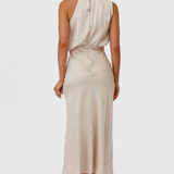 Vestido Elegante de Cuello Halter Drapeado