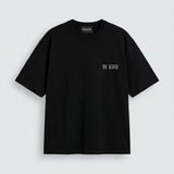 Camiseta oversize Be Kind – Negro