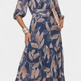 Vestido Largo Floral con Corte Fluido y Motivo de Hojas