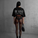 Camiseta oversize Be Kind – Negro
