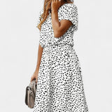 Vestido Midi de Lunares con Cuello Camisero y Cintura Ajustable