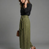 Conjunto Blusa Negra y Falda Midi Verde Oliva