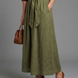 Conjunto Blusa Negra y Falda Midi Verde Oliva