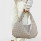 Bolso de Hombro Tejido con Herrajes Plateados
