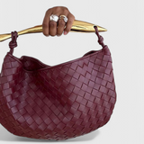 Bolso Tejido con Asa Dorada