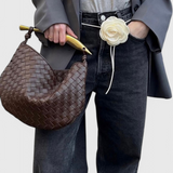 Bolso Tejido con Asa Dorada