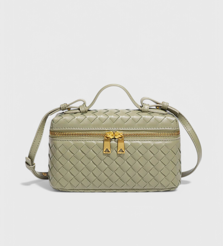 Bolso Mini Tejido con Accesorios Dorados