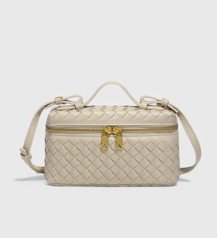 Bolso Mini Tejido con Accesorios Dorados
