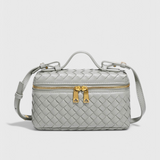 Bolso Mini Tejido con Accesorios Dorados