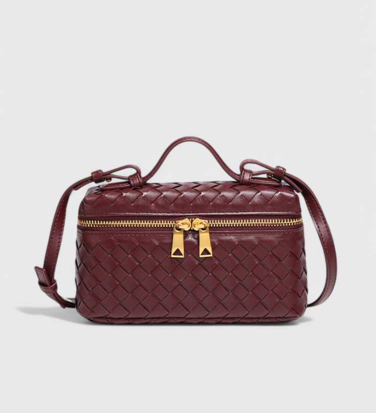 Bolso Mini Tejido con Accesorios Dorados