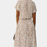 Vestido Midi de Lunares con Cuello Camisero y Cintura Ajustable