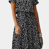Vestido Midi de Lunares con Cuello Camisero y Cintura Ajustable