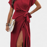 Vestido Cruzado con Cinturón y Abertura Sutil