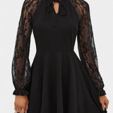 Vestido Mini de Encaje Floral con Mangas Largas