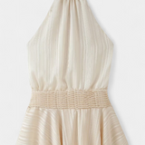 Vestido Mini con Espalda Abierta y Cintura Plisada