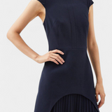 Vestido Mini con Cuello Alto y Detalle Plisado