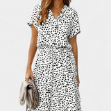 Vestido Midi de Lunares con Cuello Camisero y Cintura Ajustable