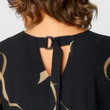 Vestido Negro con Estampado Abstracto en Oro y Escote en V