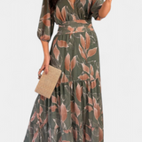 Vestido Largo Floral con Corte Fluido y Motivo de Hojas