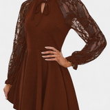Vestido Mini de Encaje Floral con Mangas Largas