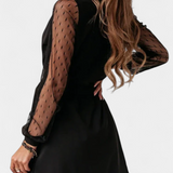 Vestido Mini Elegante con Escote Sofisticado y Silueta Favorecedora