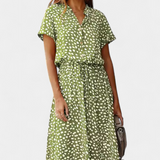 Vestido Midi de Lunares con Cuello Camisero y Cintura Ajustable