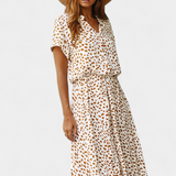 Vestido Midi de Lunares con Cuello Camisero y Cintura Ajustable