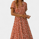 Vestido Midi de Lunares con Cuello Camisero y Cintura Ajustable