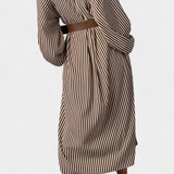 Vestido Rayado con Cinturón y Cuello de Muesca
