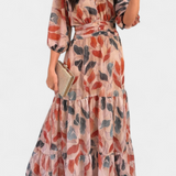 Vestido Largo Floral con Corte Fluido y Motivo de Hojas