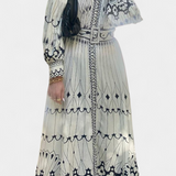 Vestido Maxi con Botones Bordados de Estilo Folk