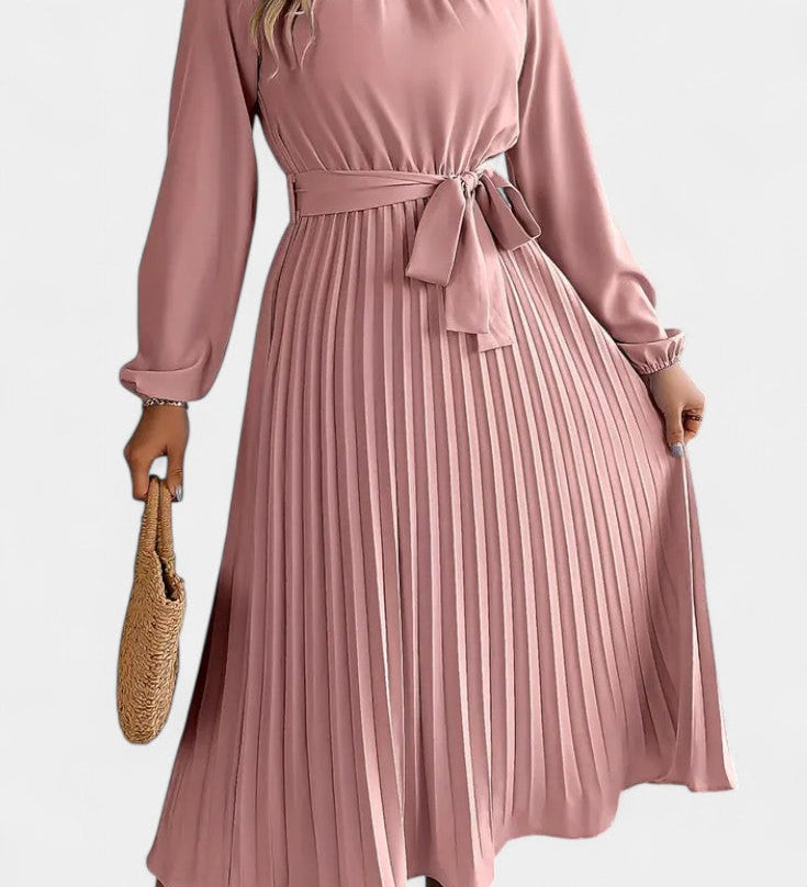 Vestido con Cuello Alto y Cinturón Plisado