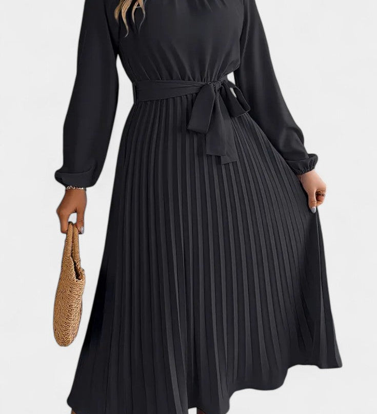 Vestido con Cuello Alto y Cinturón Plisado