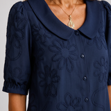 Clotilde™ | Blusa con cuello Peter Pan y bordado floral