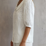 Clotilde™ | Blusa con cuello Peter Pan y bordado floral