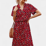 Vestido Midi de Lunares con Cuello Camisero y Cintura Ajustable